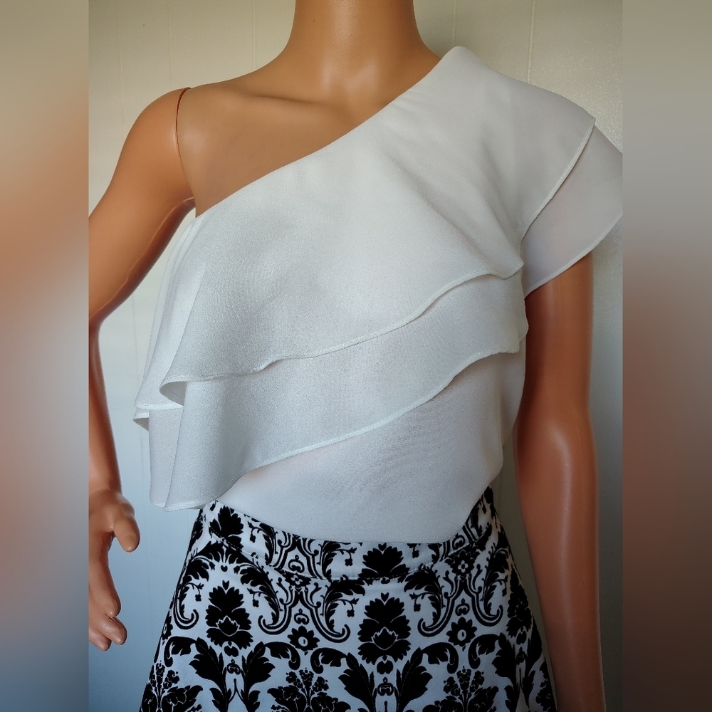 Forever 21 White One-Shoulder Ruffle Top Size M
